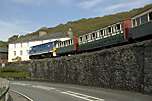 The Funkey, ‘Vale of Ffestiniog’ runs round Boston Lodge curve with an evening up train.       (30/04/2005)