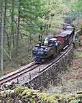 An alternative view of ‘Earl of Merioneth’ at Whistling Curve with an up train.    (01/05/2005)