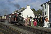 ‘David Lloyd George’ waits alongside a group of period travellers.       (15/10/2005)