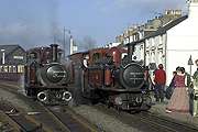 ‘Merddin Emrys’ draws to a halt alongside ‘David Lloyd George’ at Harbour Station.       (15/10/2005)