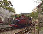 ‘Prince’ runs round at Tanybwlch, immediately after arriving from Boston Lodge.   (04/05/2003)