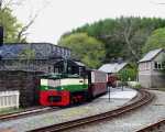 ‘Criccieth Castle’ slowly gets to grips with the curve at the top end of Tanybwlch loop   (04/05/2003)