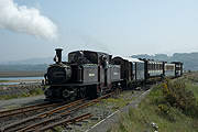 ‘Merddin Emrys’ and ‘Taliesin’ arrive at Port top-and-tail with the Victorian rake       (05/05/2007)