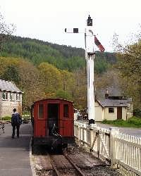 Arrival at Tanybwlch, time to shunt the train and enjoy lunch!   (01/05/2004)