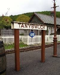 Tanybwlch station nameboard with it's talking train number, indicating the number to enter to hear details of the location.   (03/05/2004)