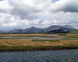Cnicht and the Moelwyns dominate the view looking inland from the train on the Cob.   (03/05/2004)