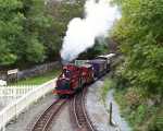 Prince brings an up vintage train into Tanybwlch station   (13/10/2002)