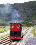 ‘Elidir’ sets back onto the train at Llanberis, the Vivian Quarry is visible in the distance.   (06/08/2003)