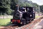 No 822 (The Earl) runs round at Raven Square, Welshpool   (29/07/2000)